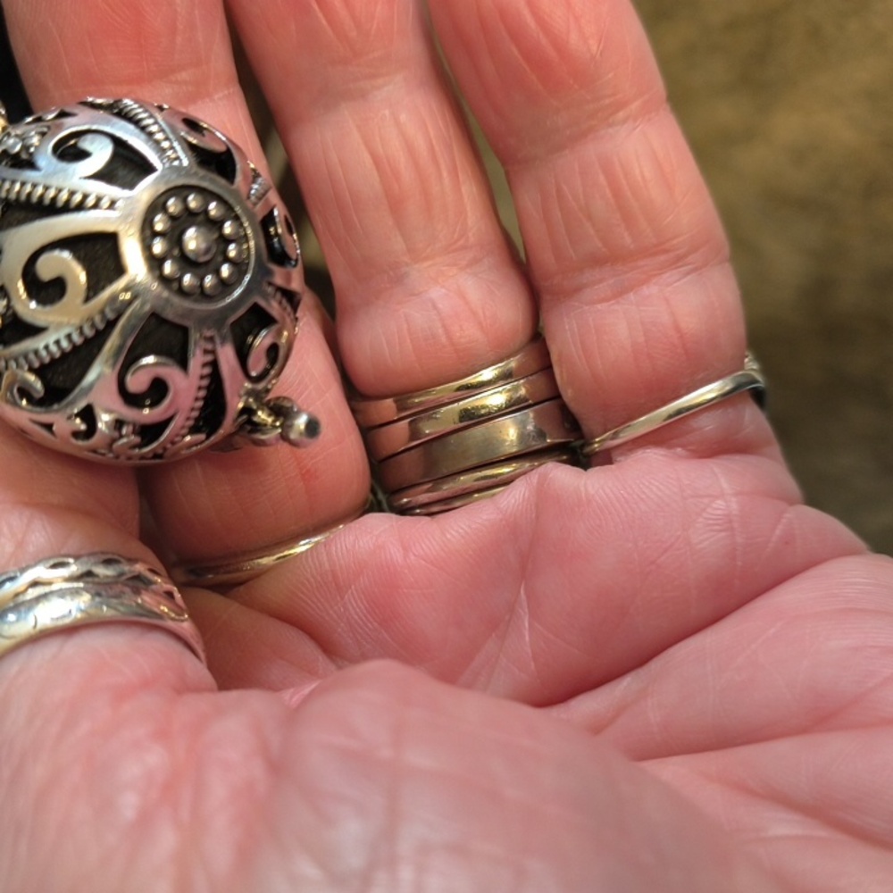 Victorian Apocothy Necklace , Small Rose Inside Holds Scents - Picture 6 of 8
